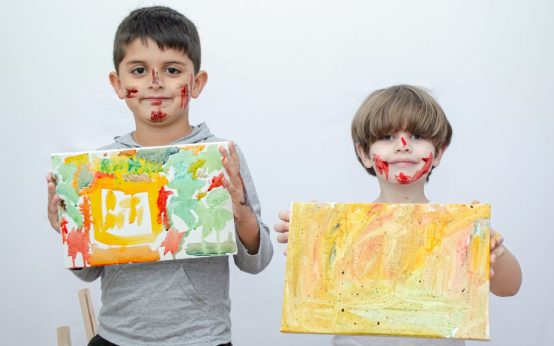 Detalle de una obra de Goya representando juegos infantiles del siglo XVIII