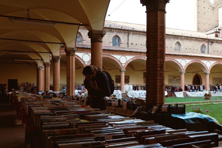 Casetas de la Feria del Libro de Madrid en el parque del Retiro