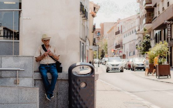 Termómetro marcando altas temperaturas en un día de calor extremo en Madrid