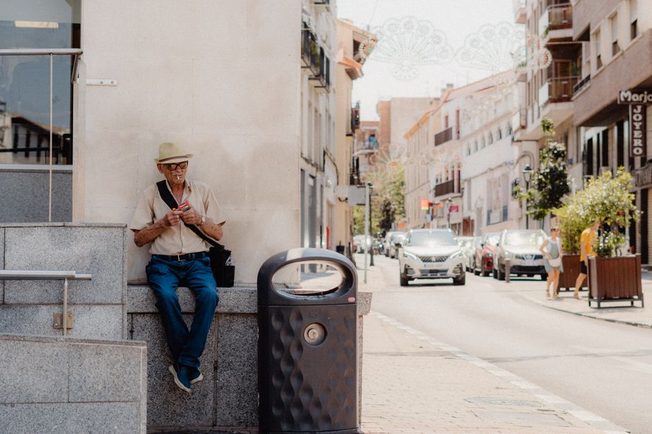 Termómetro marcando altas temperaturas en un día de calor extremo en Madrid