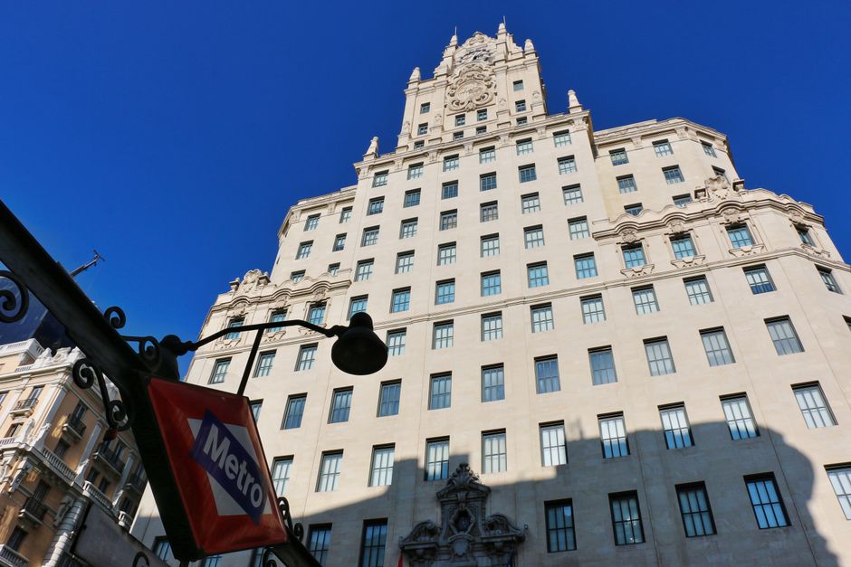 Tarjeta de transporte público de la Comunidad de Madrid en uso