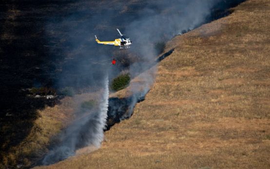 Helicóptero de extinción de incendios forestales en España