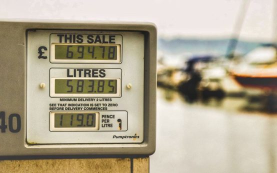 Surtidores de gasolina en una estación de servicio española