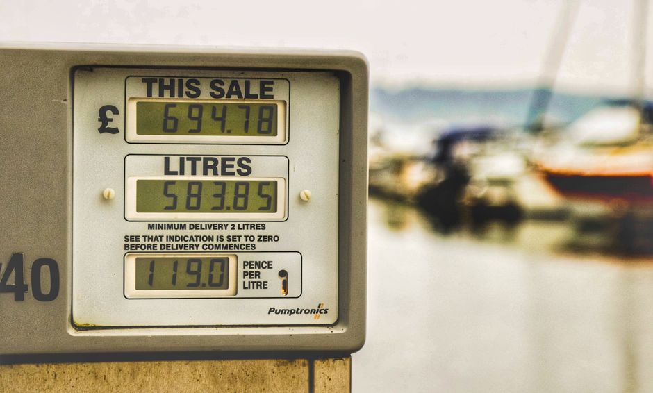 Surtidores de gasolina en una estación de servicio española
