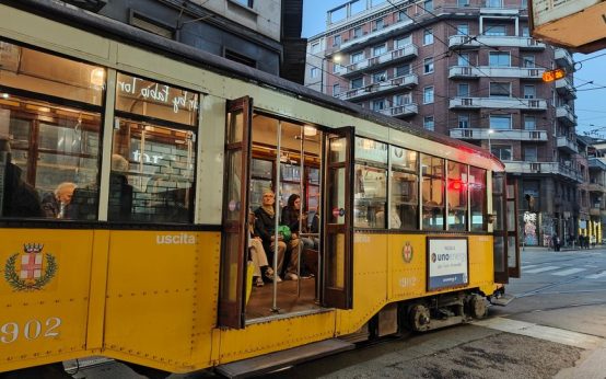 Restos del antiguo tranvía y canales de agua subterráneos en el aparcamiento de la plaza de las Cortes