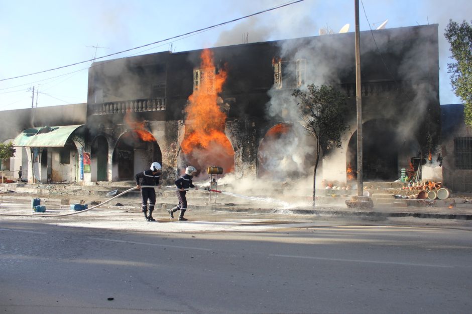 Operativo de emergencias en un centro comercial por incendio