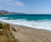 Vista de una playa mediterránea en la Costa del Sol, destino favorito de los madrileños