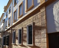 Fachada histórica de un edificio universitario en Madrid