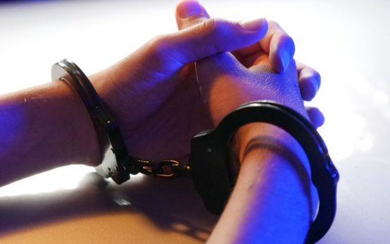 Agentes de la Policía Nacional durante una operación policial en España