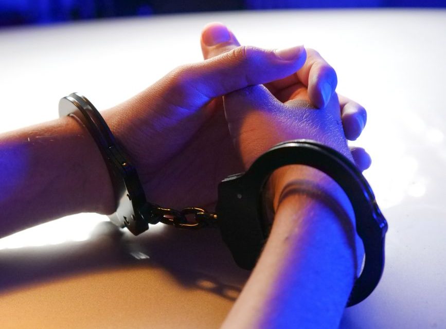 Agentes de la Policía Nacional durante una operación policial en España